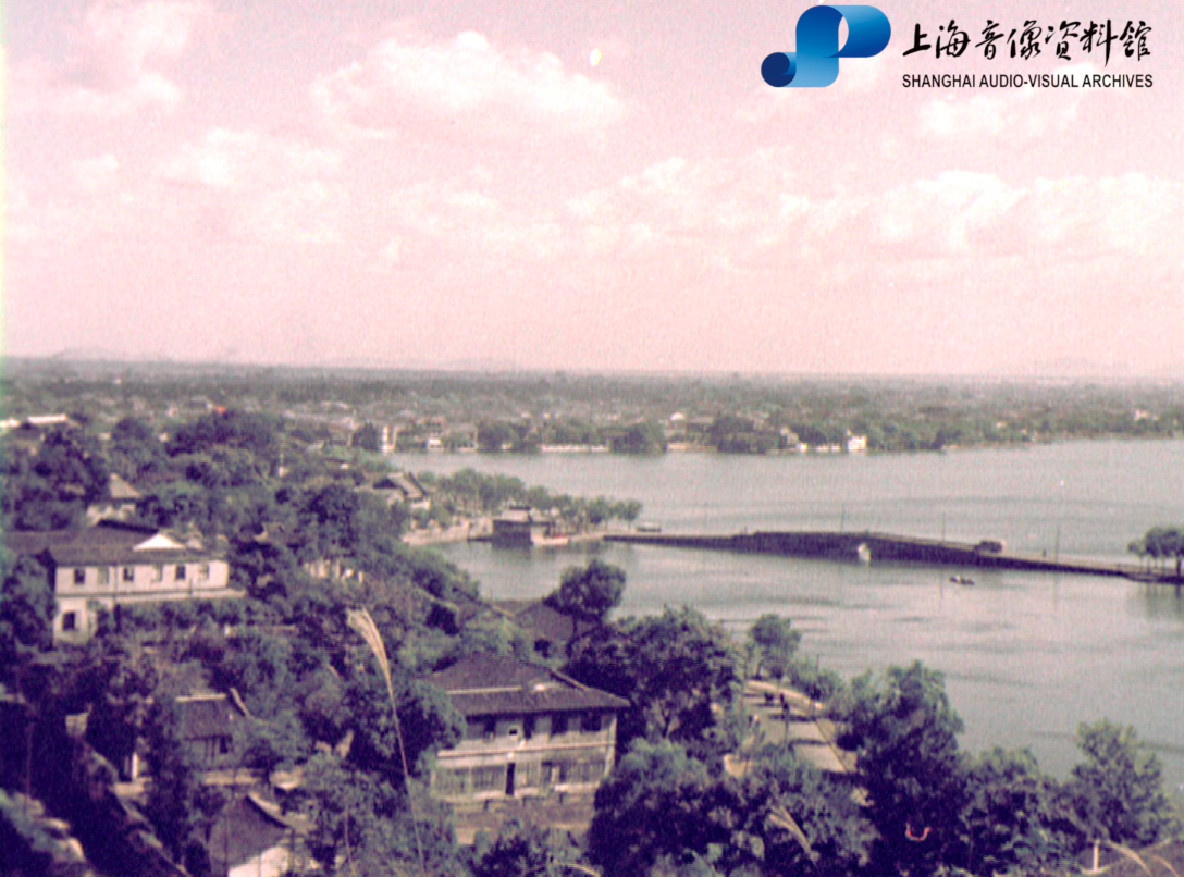 解放初期的杭州西湖.png